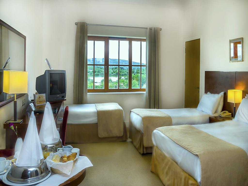 Lough Allen Hotel & Spa Дръмшанбо Екстериор снимка